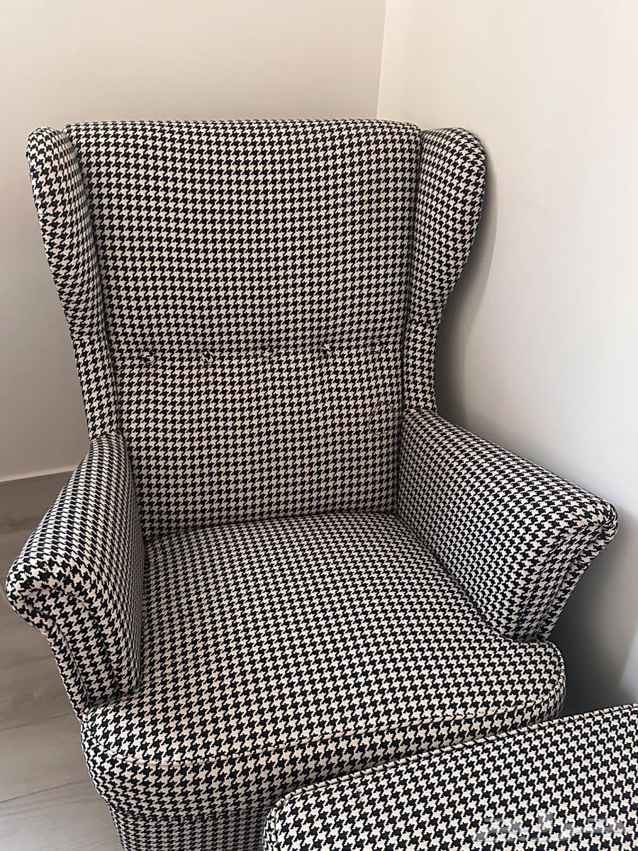 Sofa and man's table64481018900609112