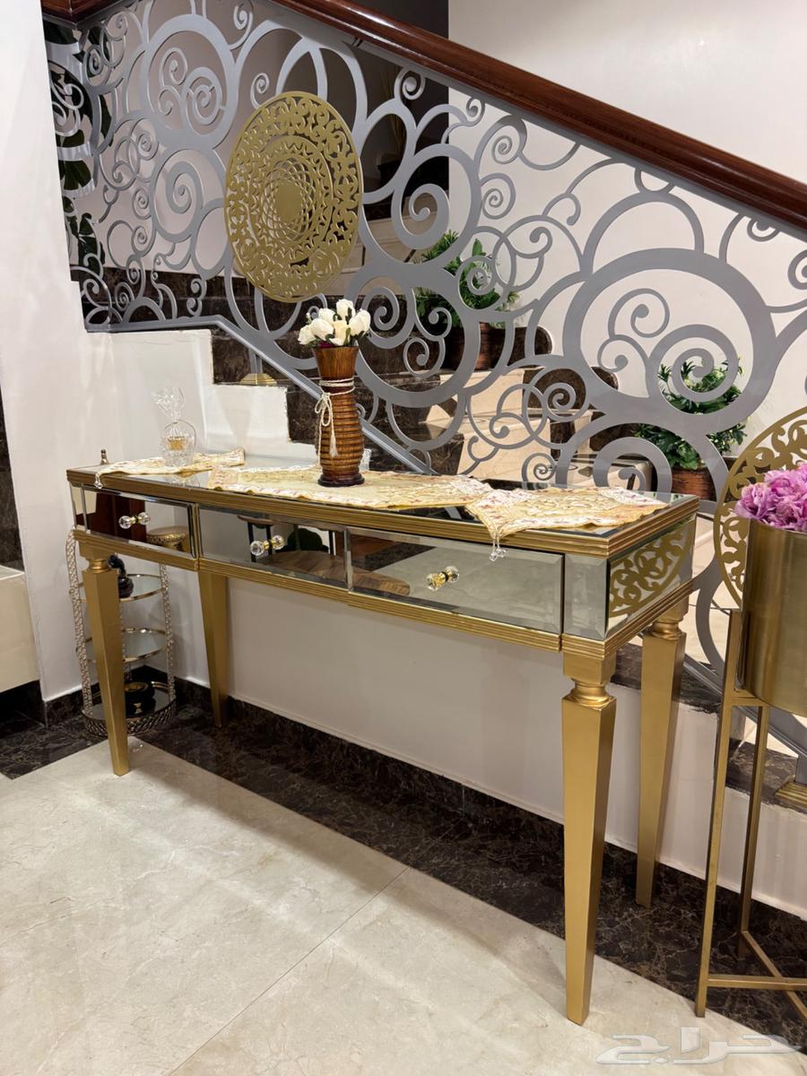 اثاث للبيع عبارة عن كنب وطاولات خدمة وطاولة كاونتر64481791183746113