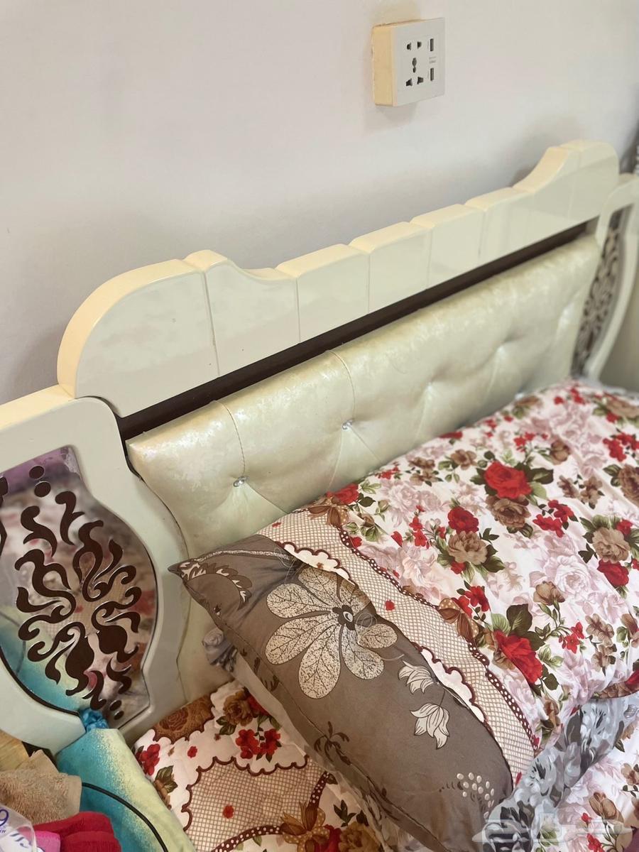 سرير نفر ونص مع كمدينه64485352222977111