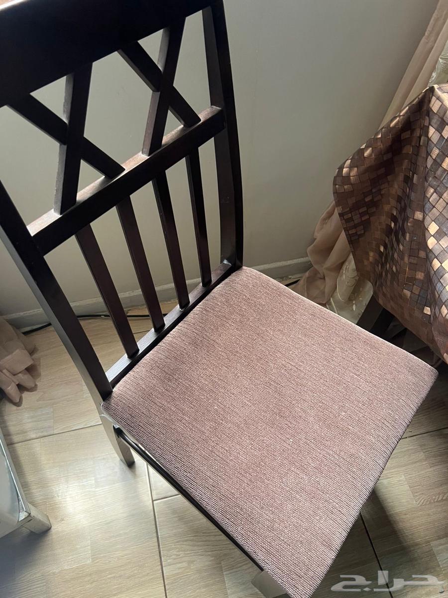 طاولة خشب بني64485611606658112