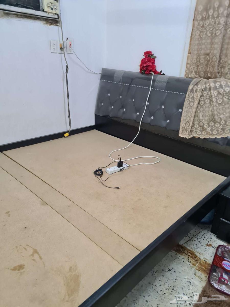 سرير 180 في مترين للبيع64486661559681112