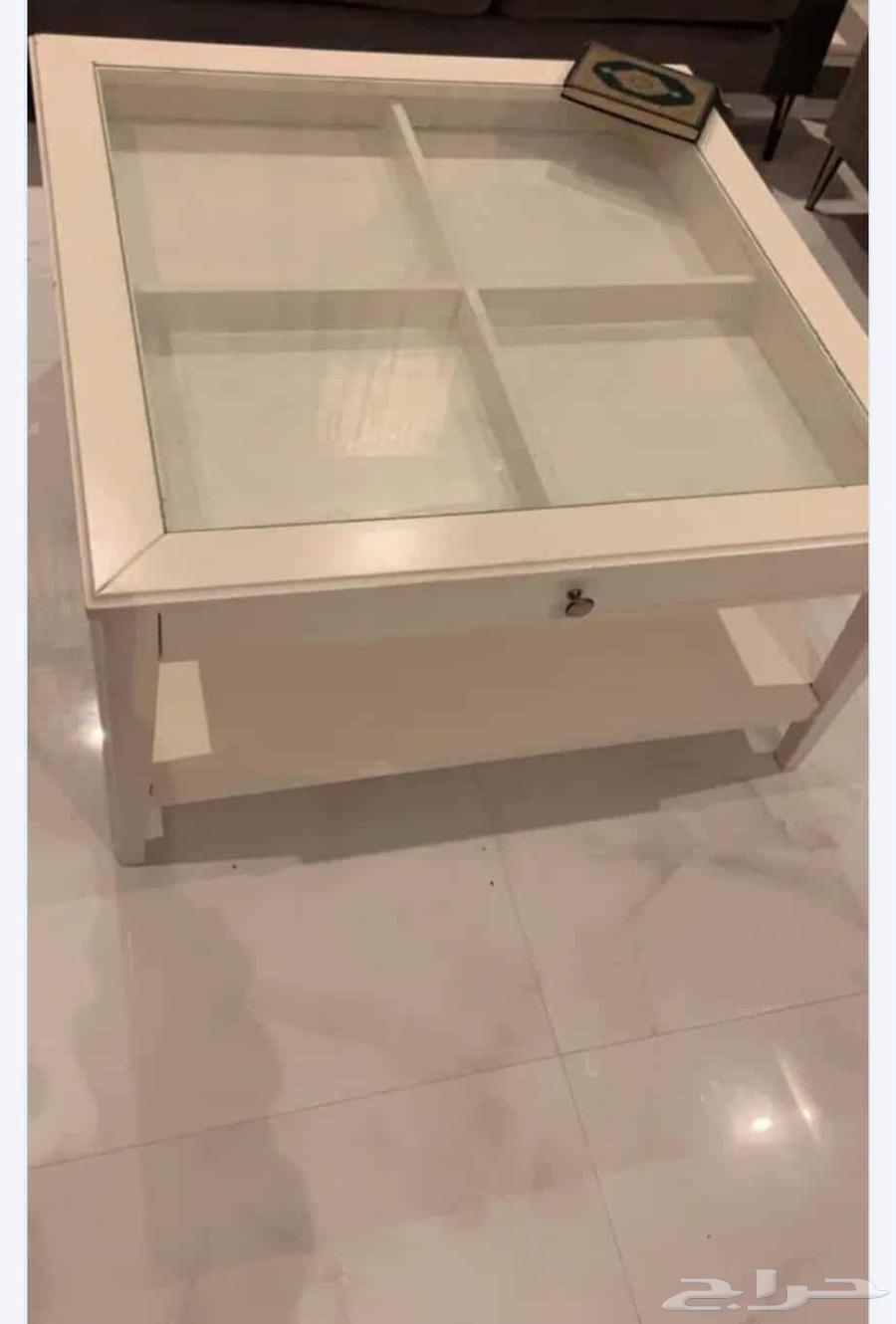 طاولة تلفزيون وطاولة قهوة من ايكيا64481359513219110