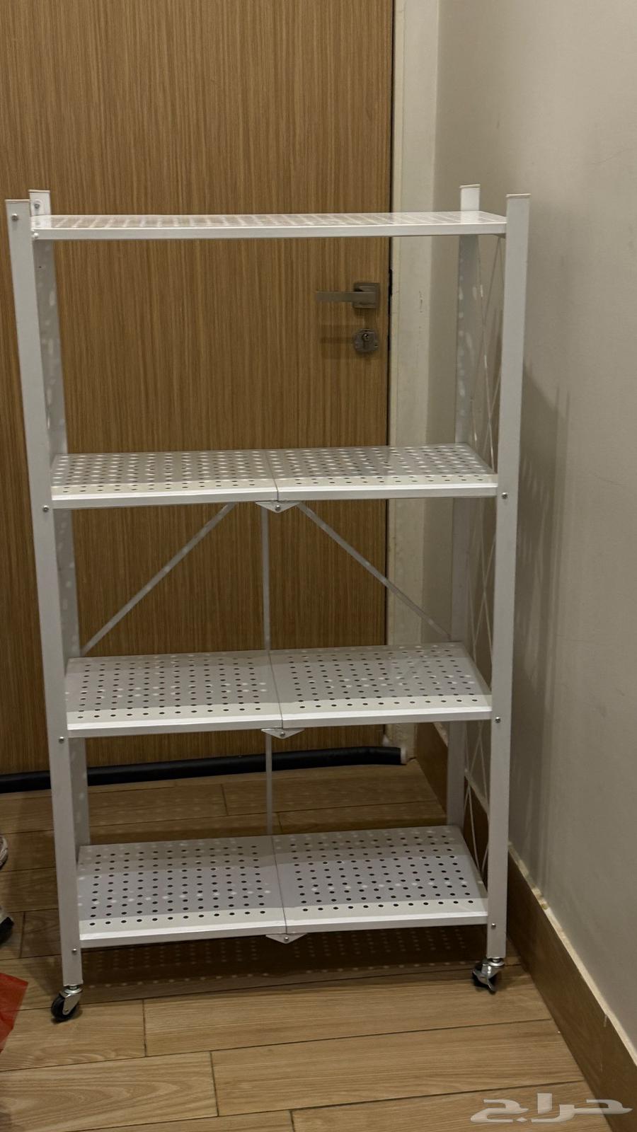 ارضيه جيم ورفوف حديد لون ابيض64480799673603110