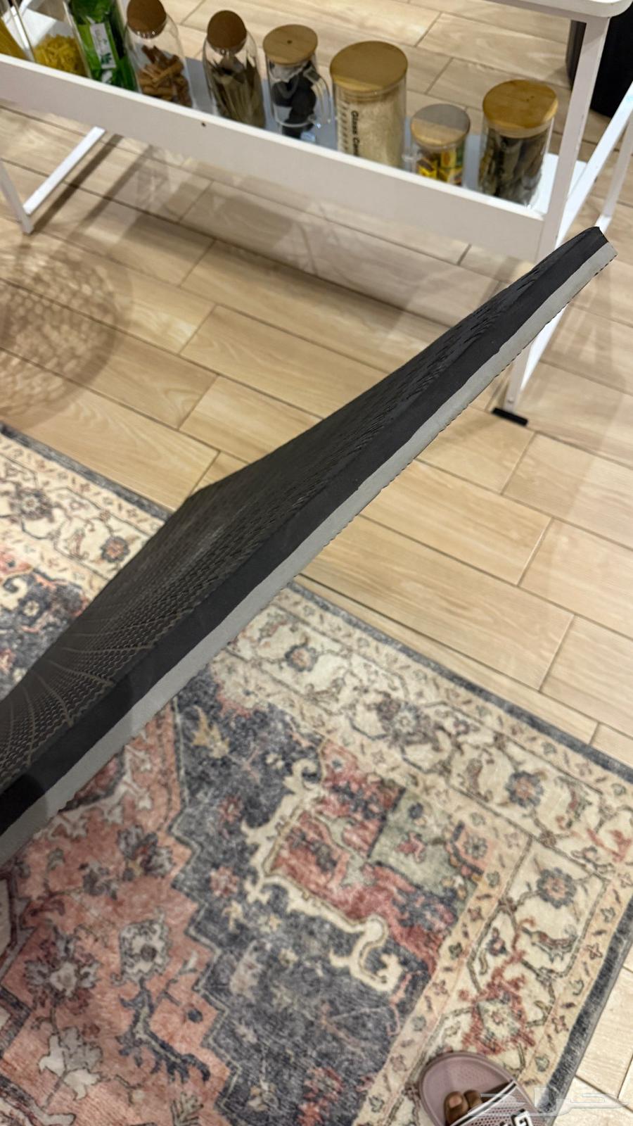 ارضيه جيم ورفوف حديد لون ابيض64480799673603111