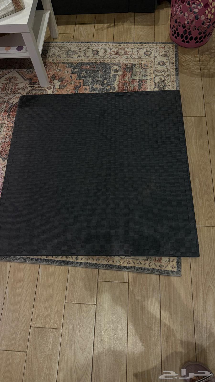 ارضيه جيم ورفوف حديد لون ابيض64480799673603113