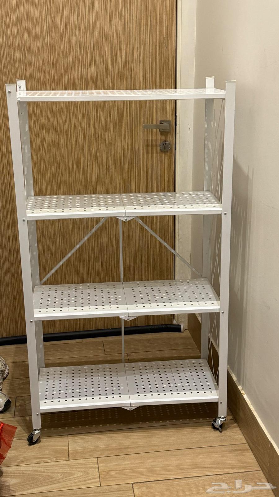 ارضيه جيم ورفوف حديد لون ابيض64480799673603112