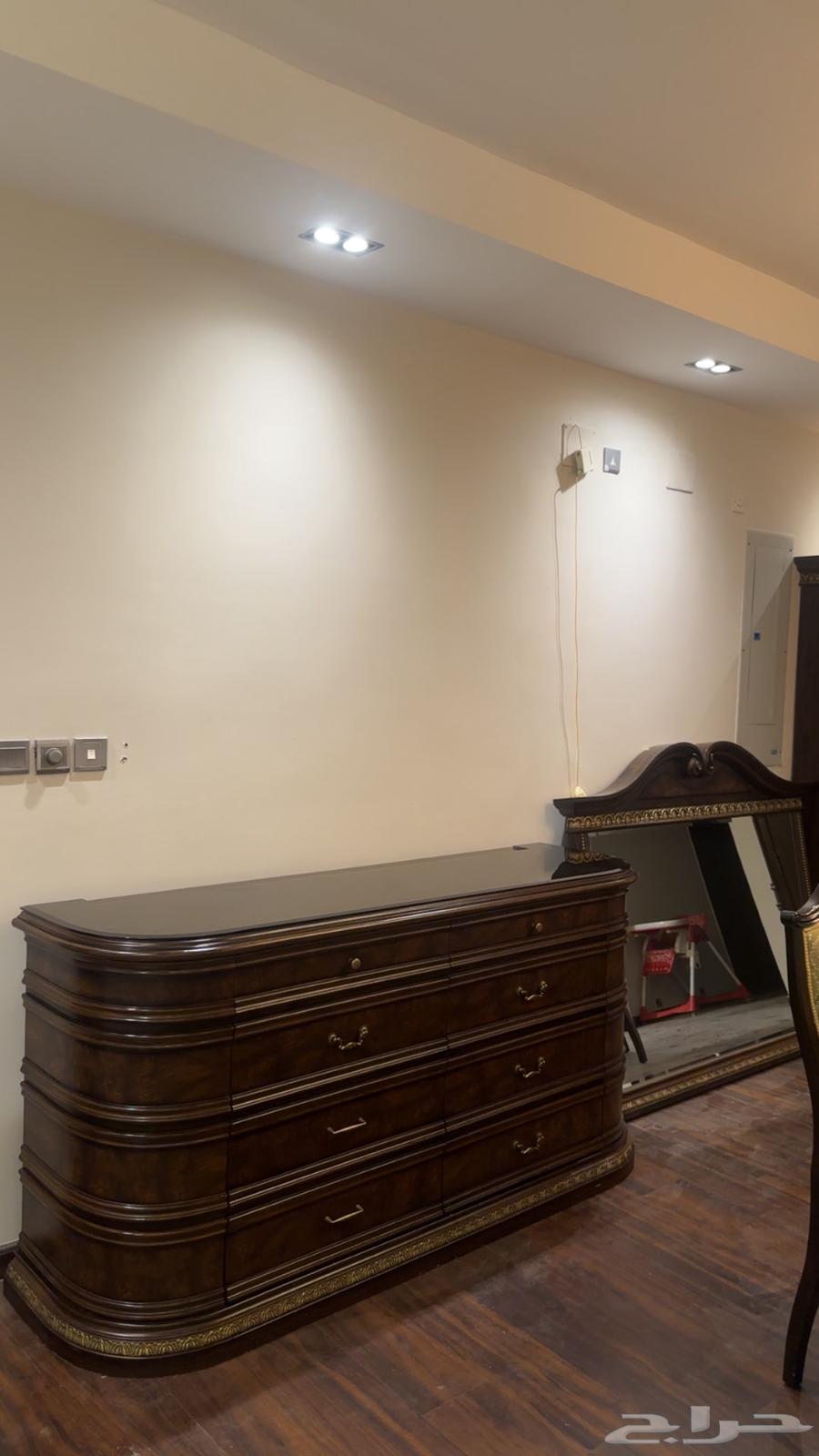 Dining set with 10 chairs, cabinet, and mirror table64482525478019112