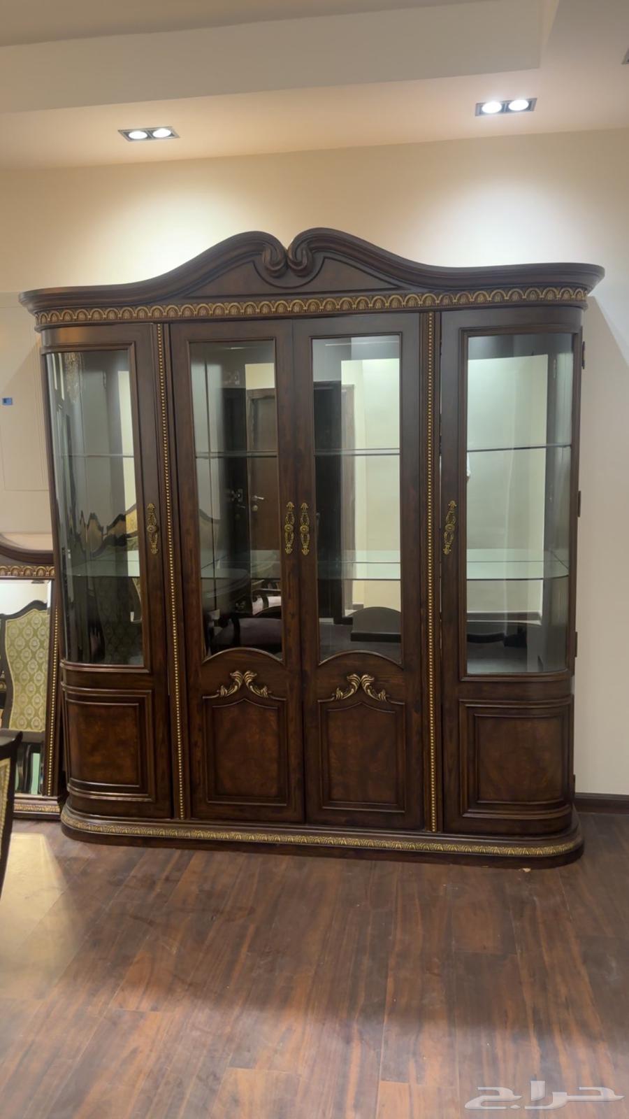 Dining set with 10 chairs, cabinet, and mirror table64482525478019113