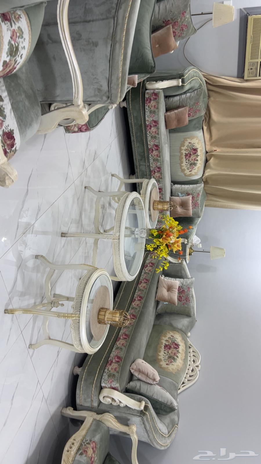 For sale, very clean luxurious sofa at an attractive price of 1500 SAR, photos and video available64485297862018110