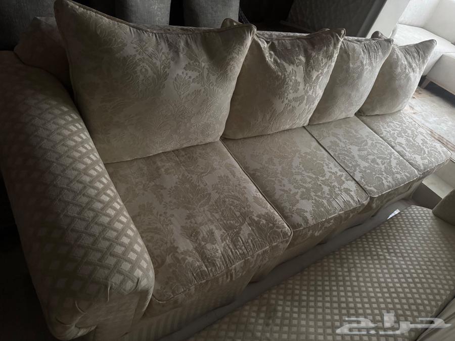 كنب من الصالح للبيع يكفي 16 شخص64480894983681111