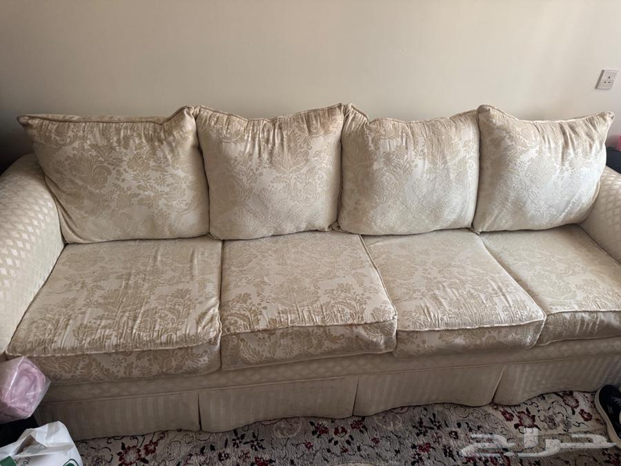 كنب من الصالح للبيع يكفي 16 شخص64480894983681112