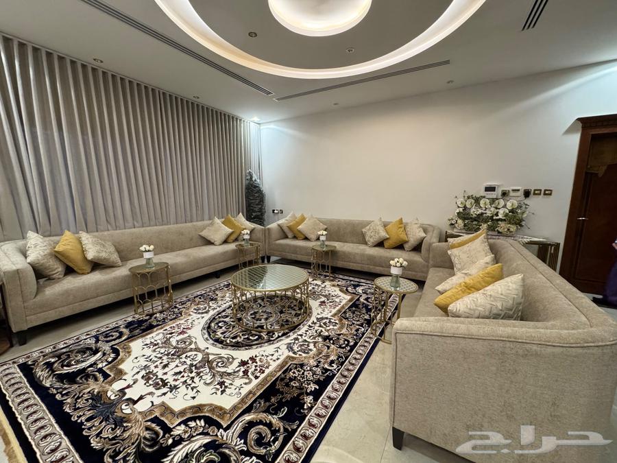 اثاث للبيع عبارة عن كنب وطاولات خدمة وطاولة كاونتر64481791183746110