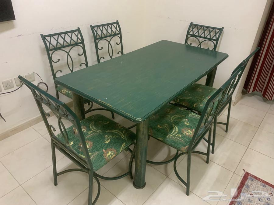 Dining table64484772963458112