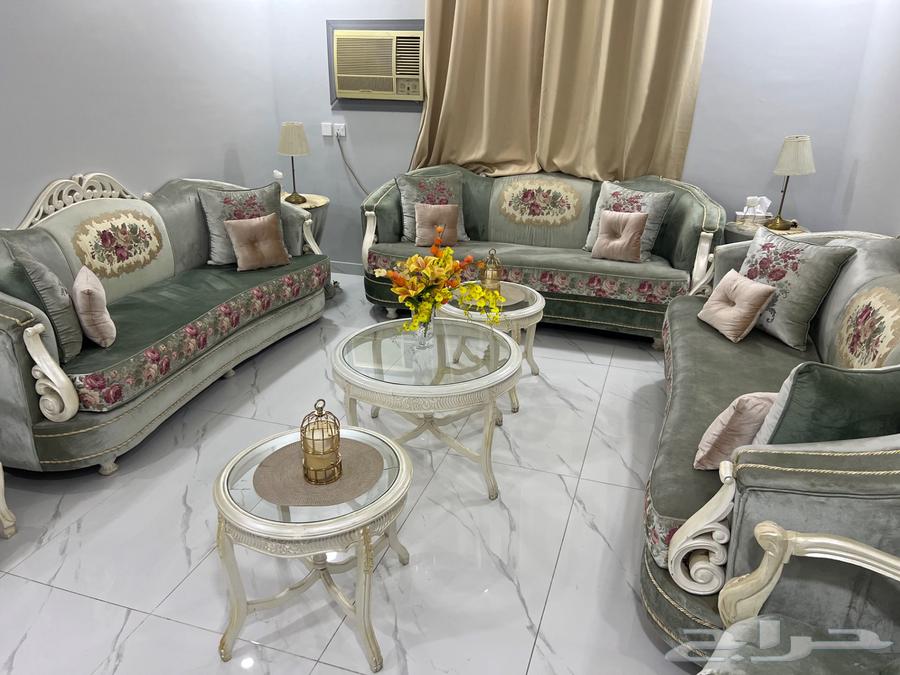 For sale, very clean luxurious sofa at an attractive price of 1500 SAR, photos and video available64485297862018111