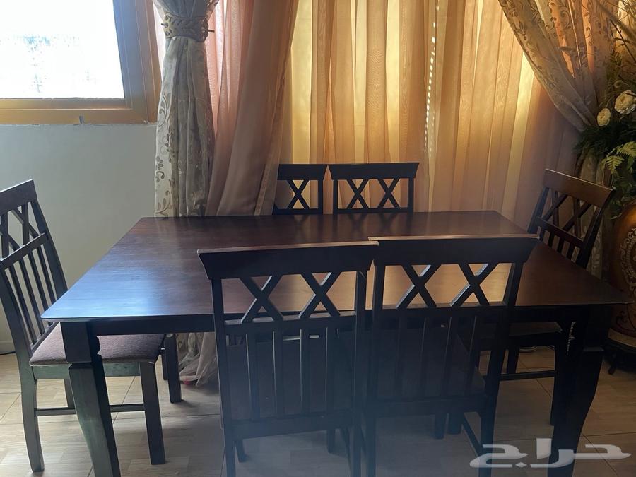 طاولة خشب بني64485611606658111