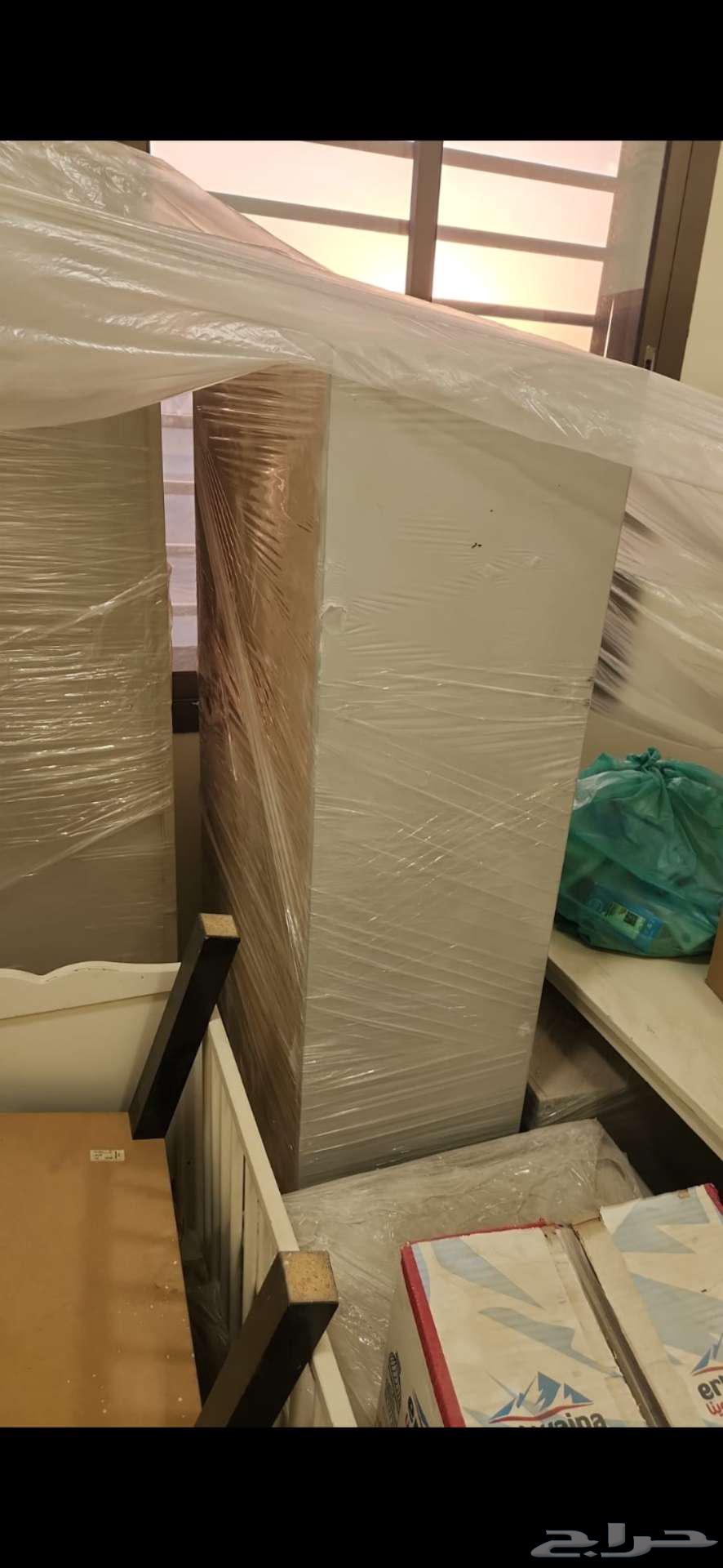 Cabinets and tables64494180618882113