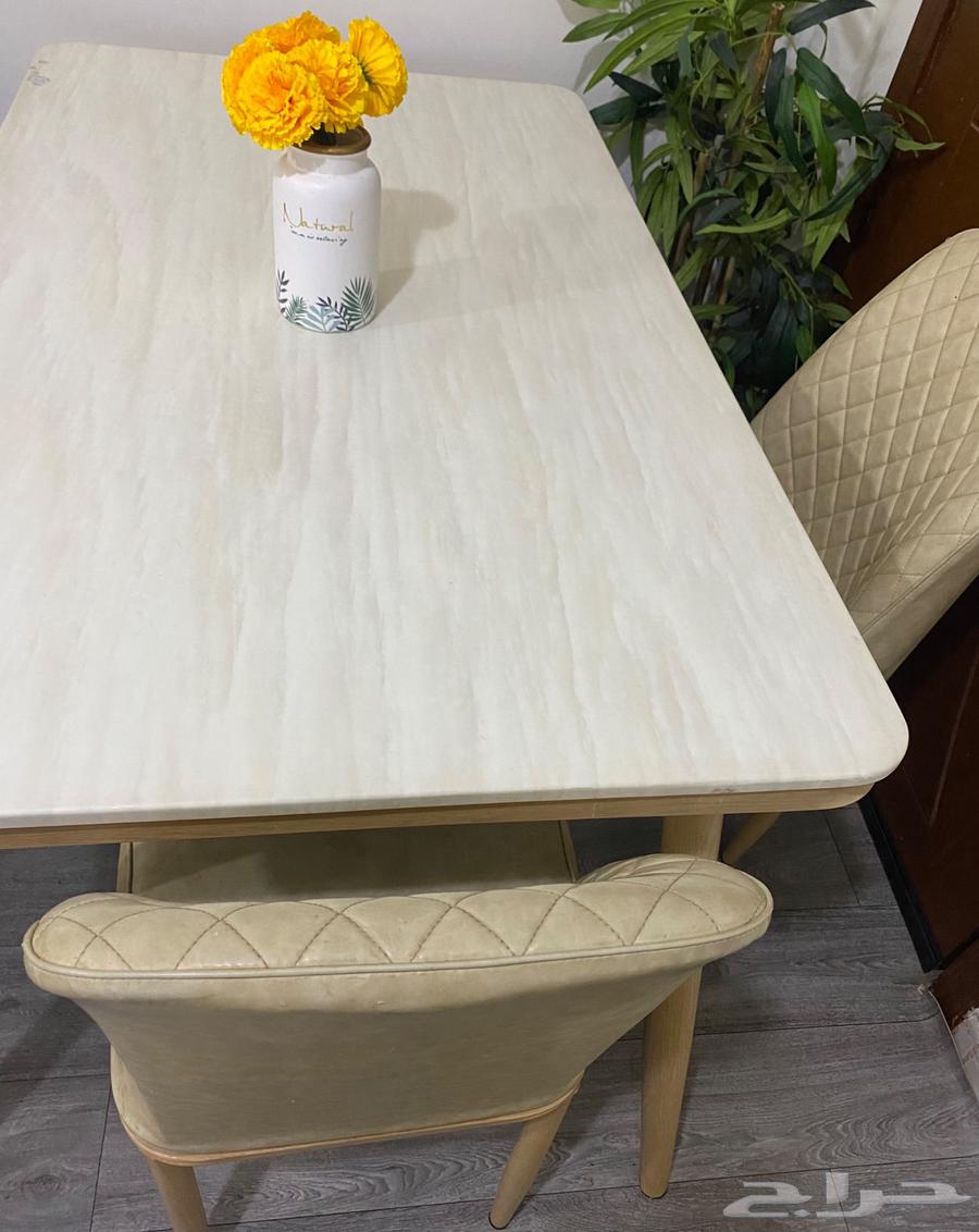 Dining table with four chairs for urgent sale due to moving64495583430658111