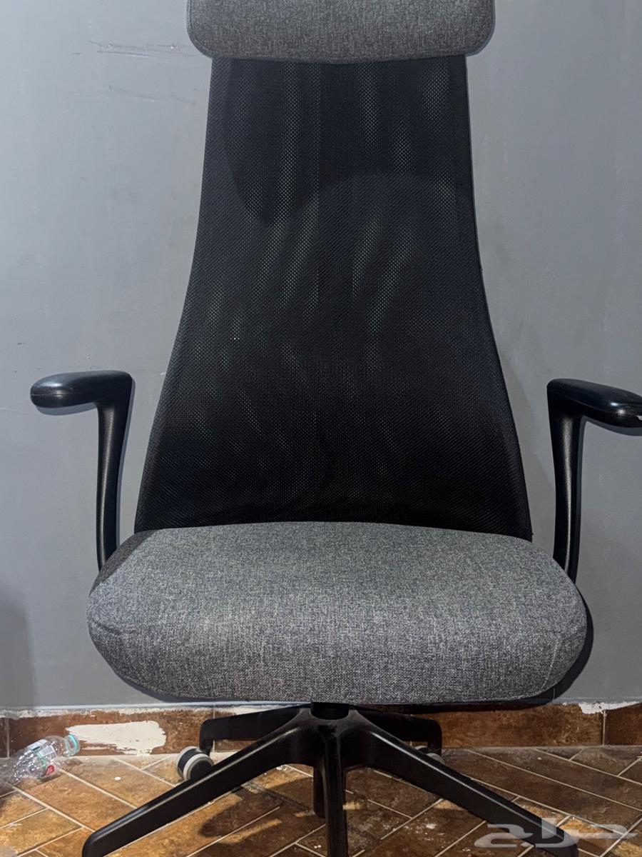 IKEA chair in good condition with 400, delivery available at a symbolic price depending on your distance from me64488256951169110