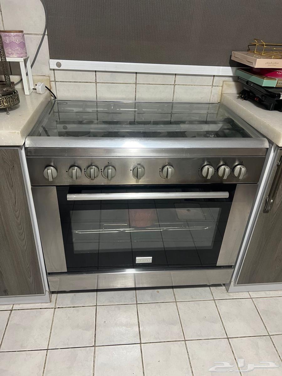 غاز من نوع Frigidaire مقاس 60 90  5 شعلات مع فرن وشواية64489281015939110