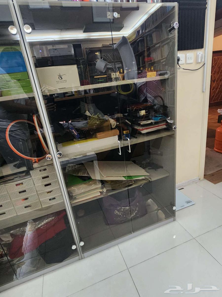 Cabinets and tables64494180618882114