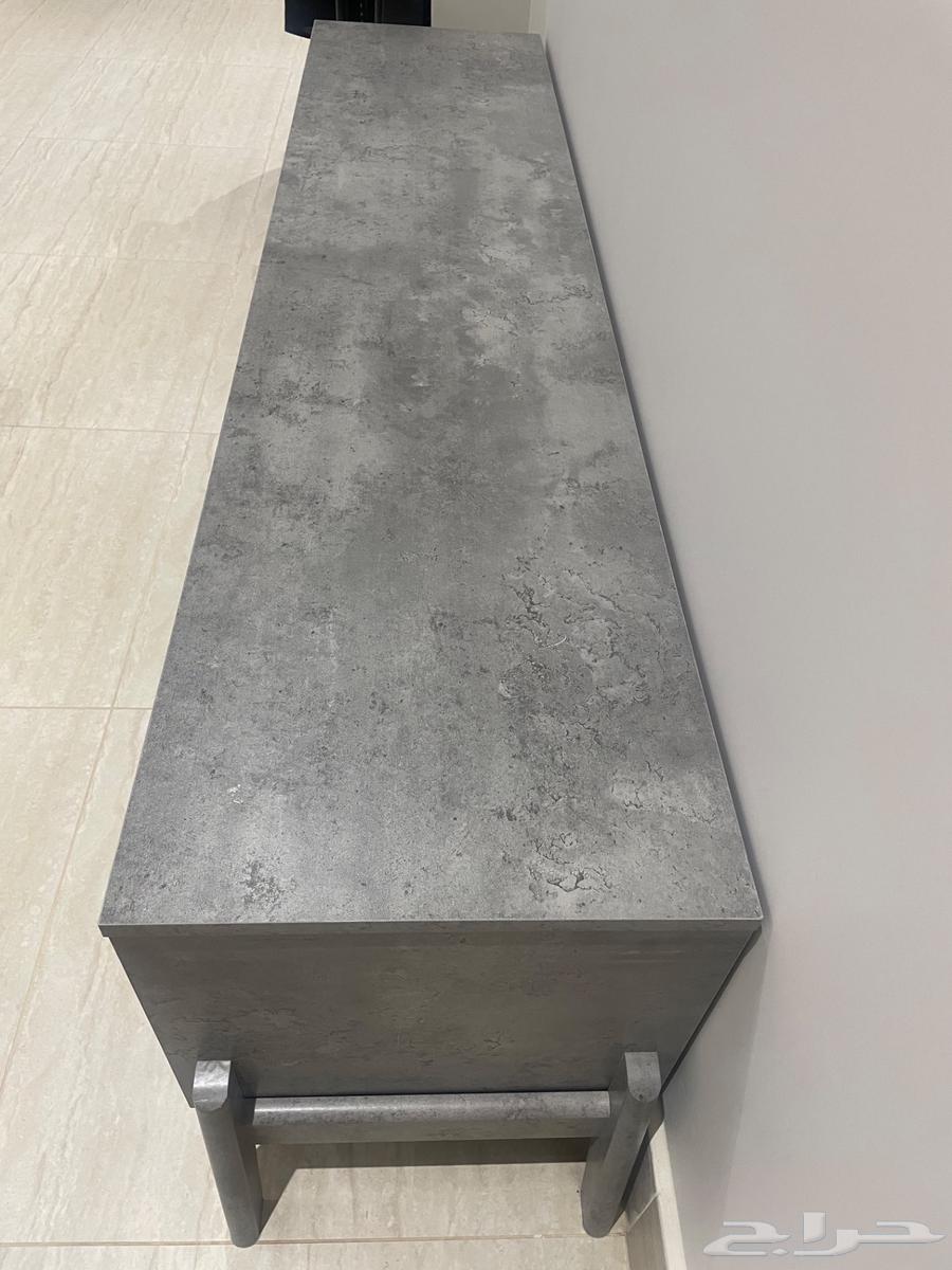 للبيع طاولة تلفزيون - شبه جديدة64490523753090114