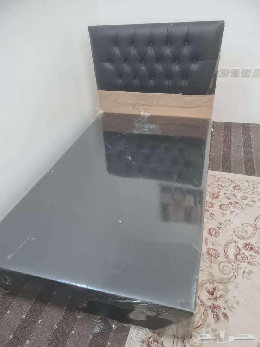 للبيع سرير نفر ونص مع المرتبه مقاس 200X120 ومجلس 11 شخص64496516340609111