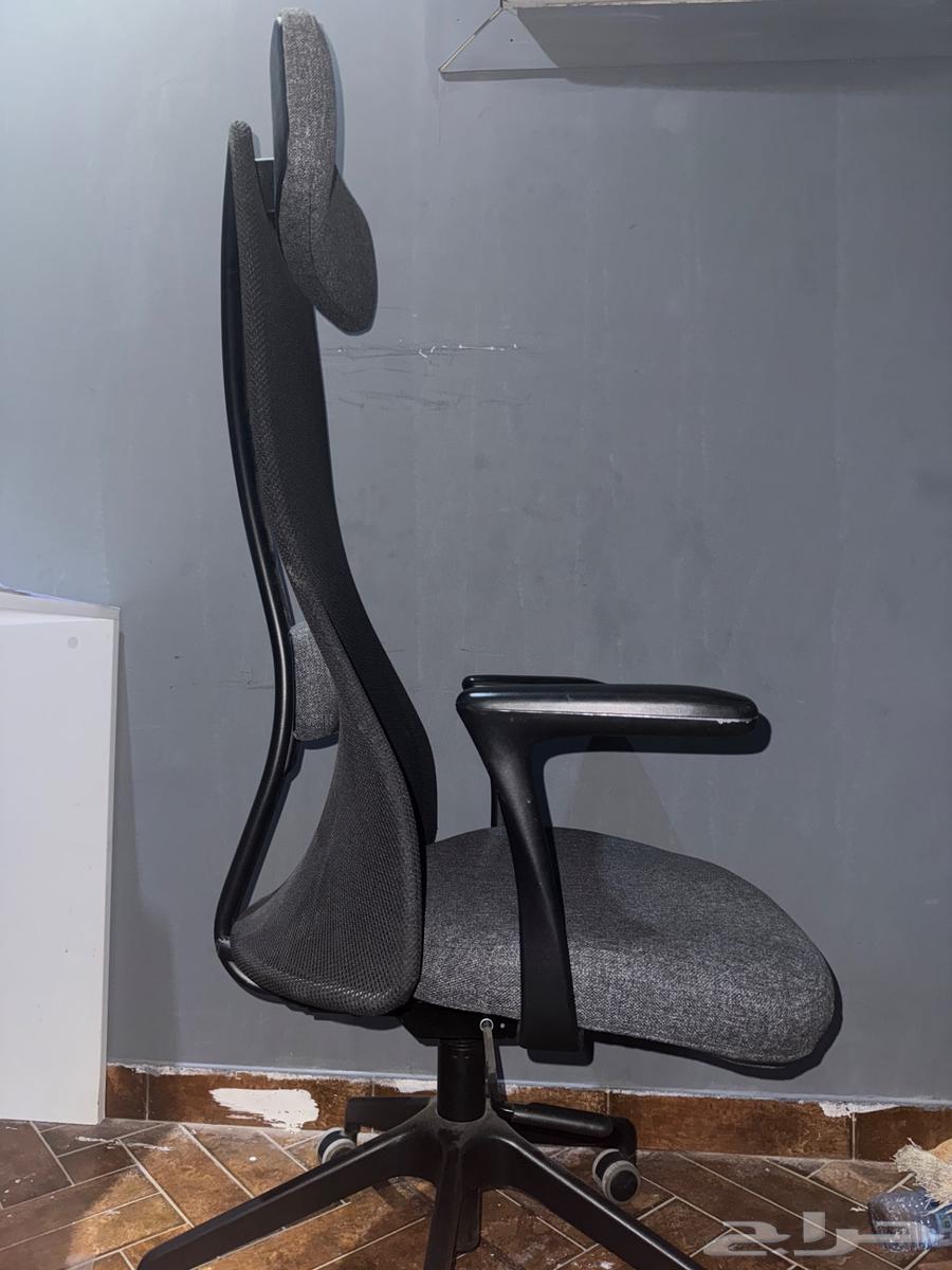 IKEA chair in good condition with 400, delivery available at a symbolic price depending on your distance from me64488256951169111