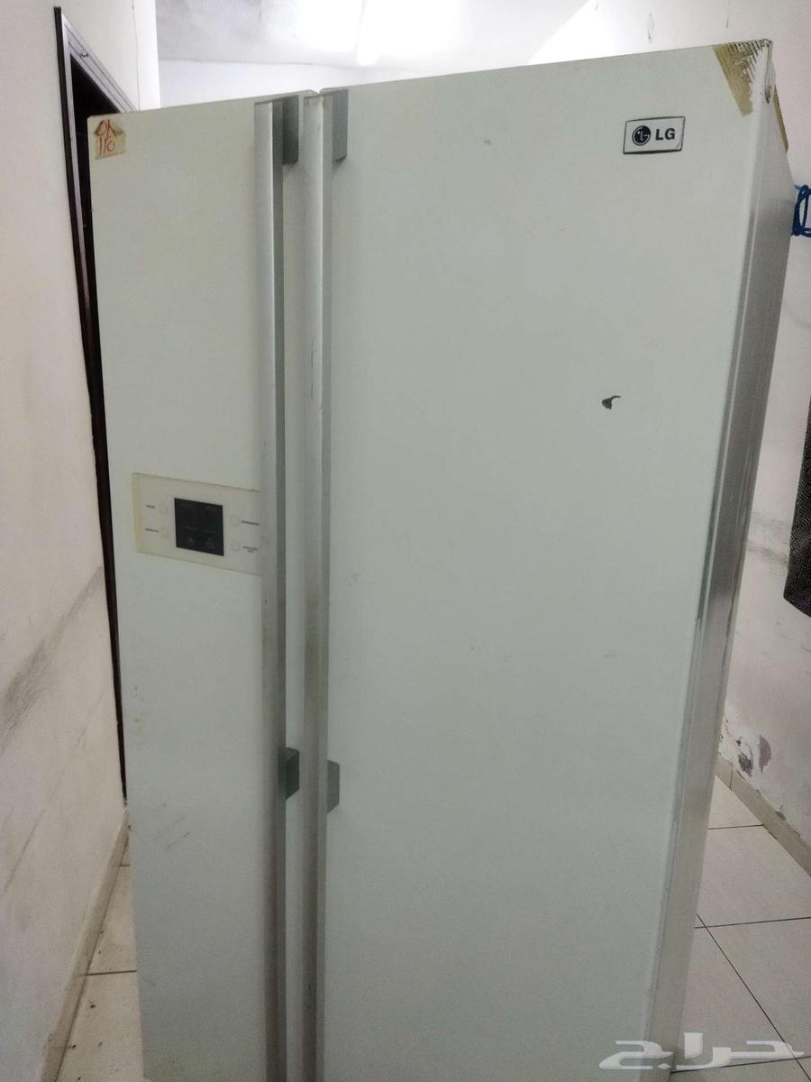 Four refrigerators and a window air conditioner64491537600897111