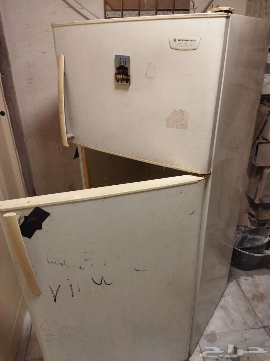 Four refrigerators and a window air conditioner64491537600897113