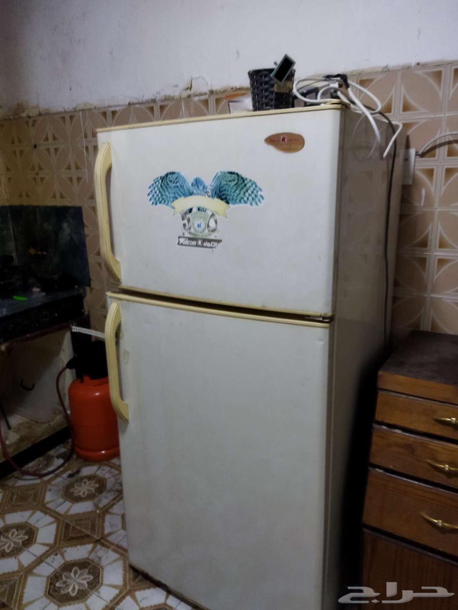 Four refrigerators and a window air conditioner64491537600897114