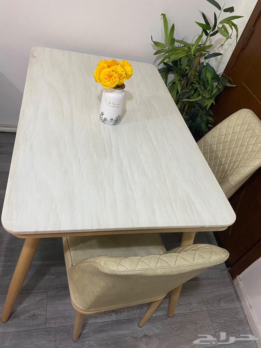 Dining table with four chairs for urgent sale due to moving64495583430658114
