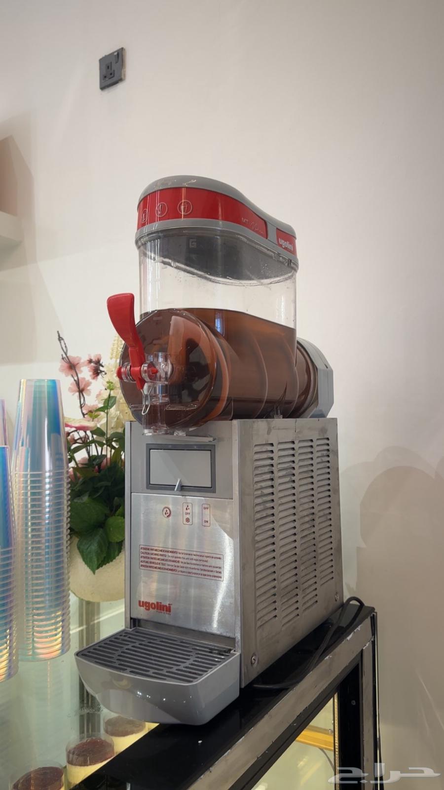 للبيع اغراض محل مستعمله مكينة سلاش وفريزر64492407072385110