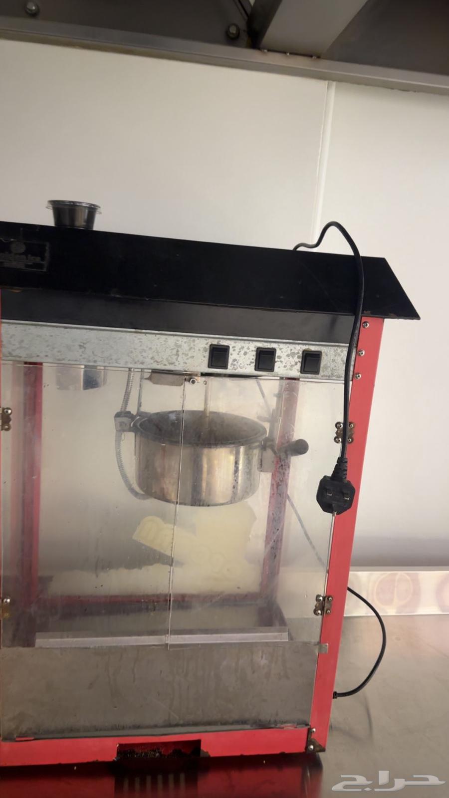 للبيع اغراض محل مستعمله مكينة سلاش وفريزر64492407072385113
