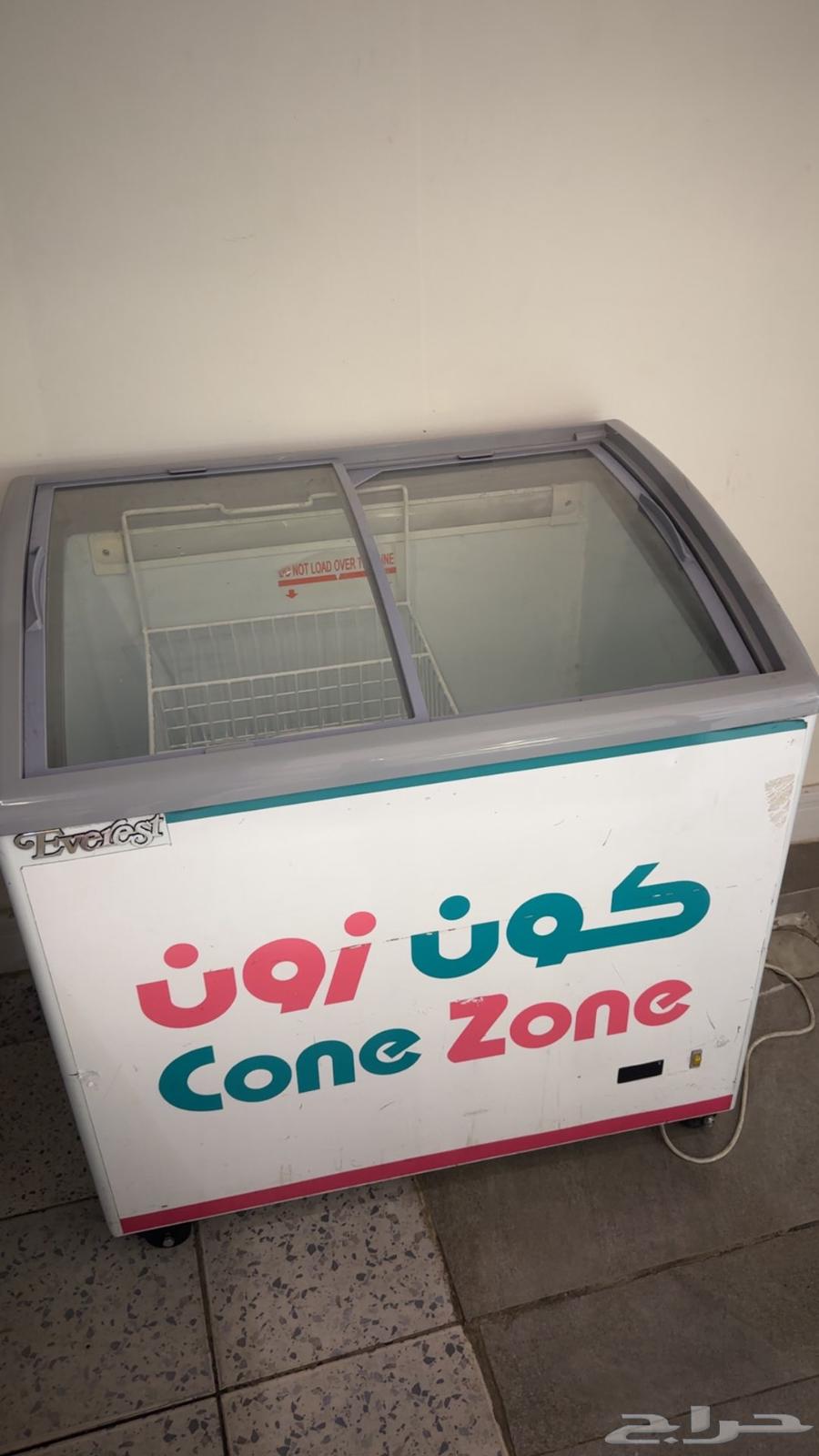 للبيع اغراض محل مستعمله مكينة سلاش وفريزر64492407072385114