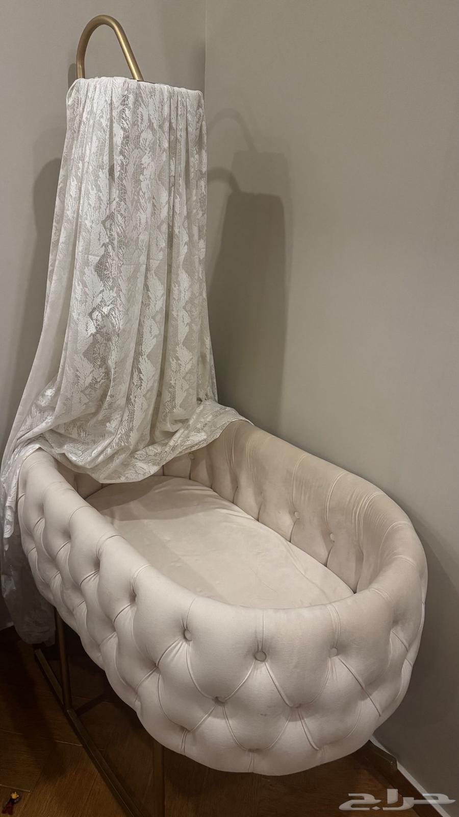 سرير مواليد مع مظلة من الدانتيل64492948159361114