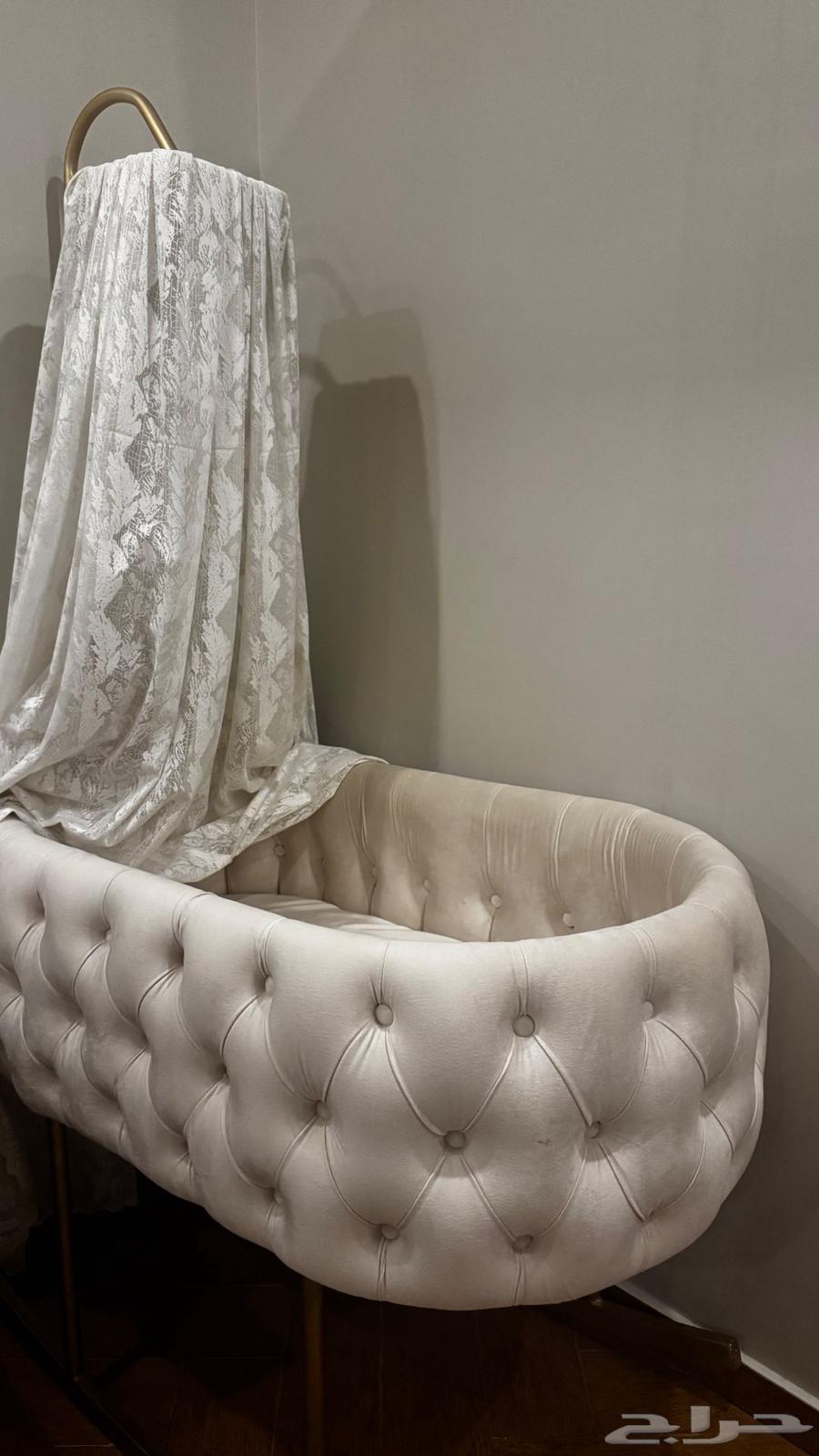 سرير مواليد مع مظلة من الدانتيل64492948159361111