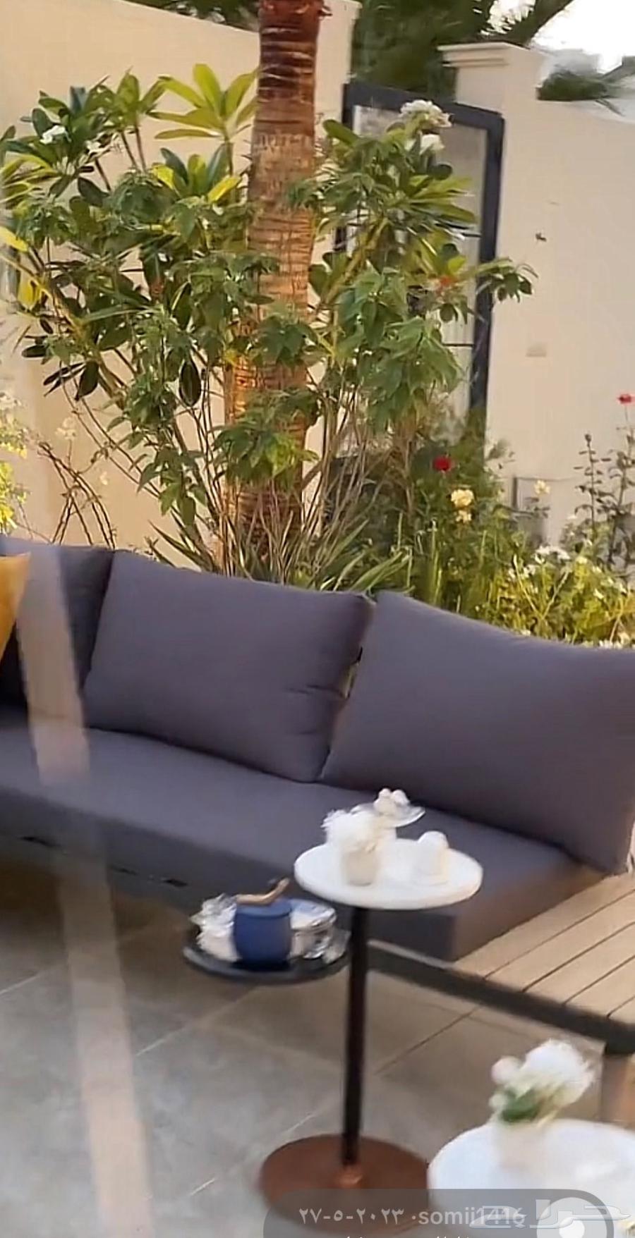 Service tables64490755792771111