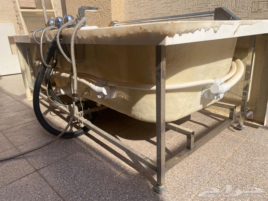 Jacuzzi without cracks - working64494085407874111