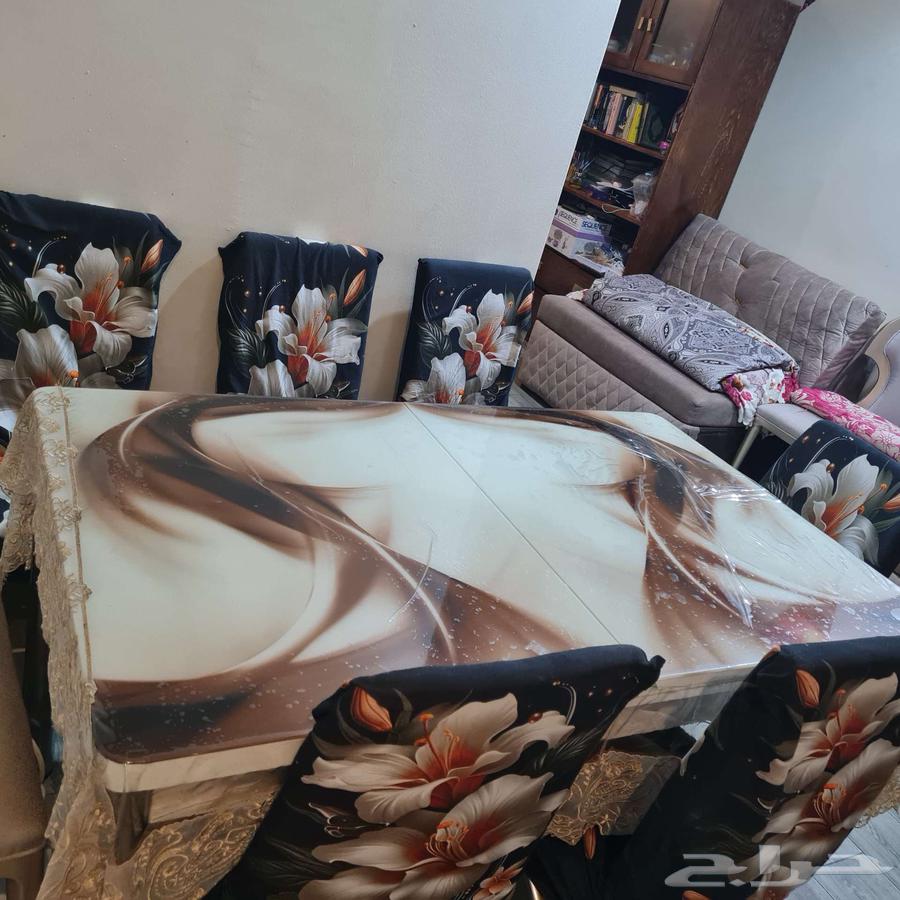 طاولة سفرة سيراميك مع دولاب 8 ضلفة بسعر 110 ريال64489184441859110