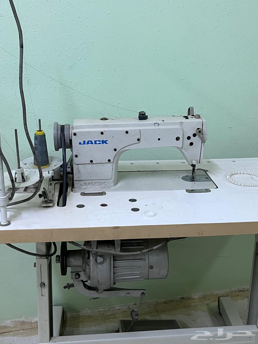 Sewing machine with table64498062564994110
