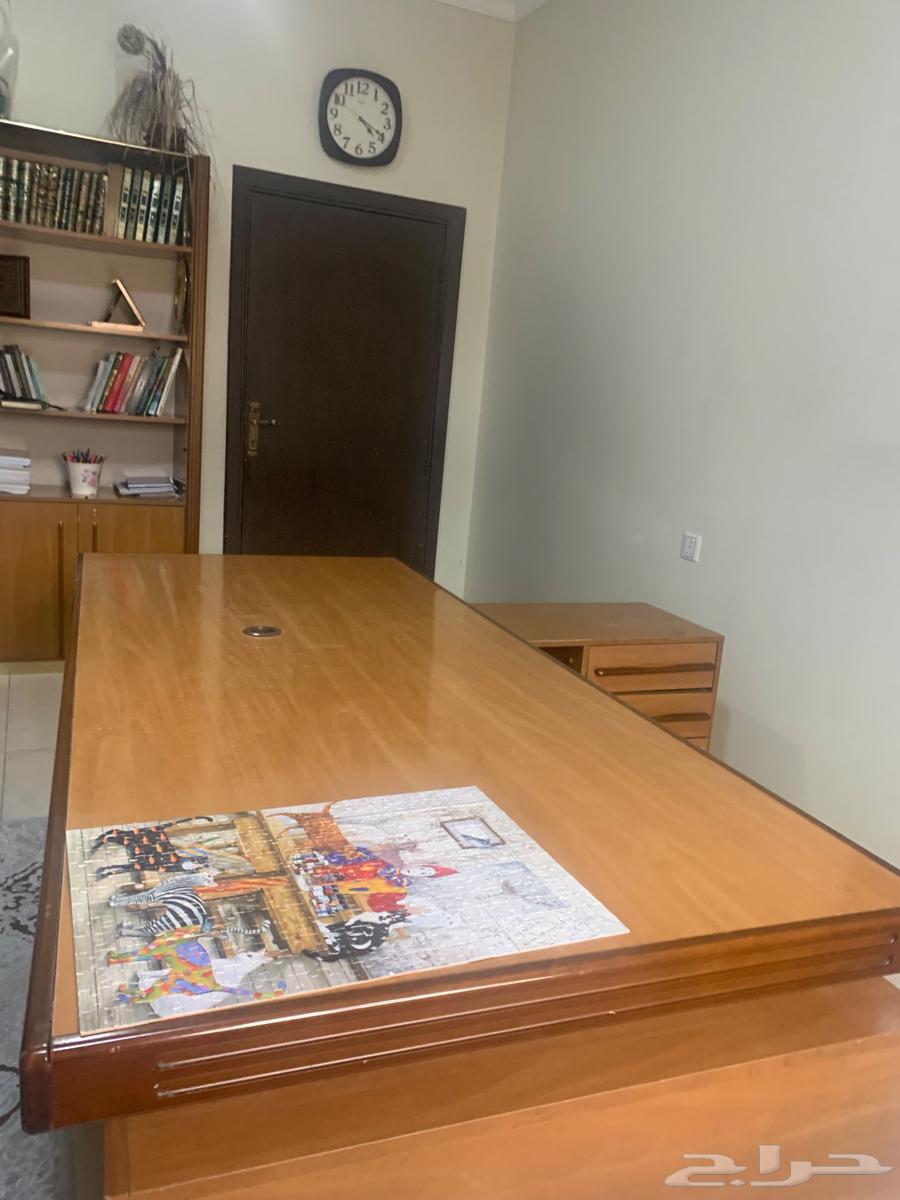 Office desk64499242562946112