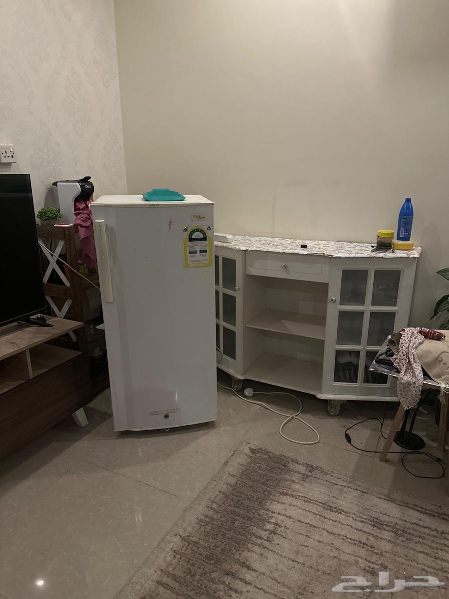 Refrigerator and coffee table64499994828418110