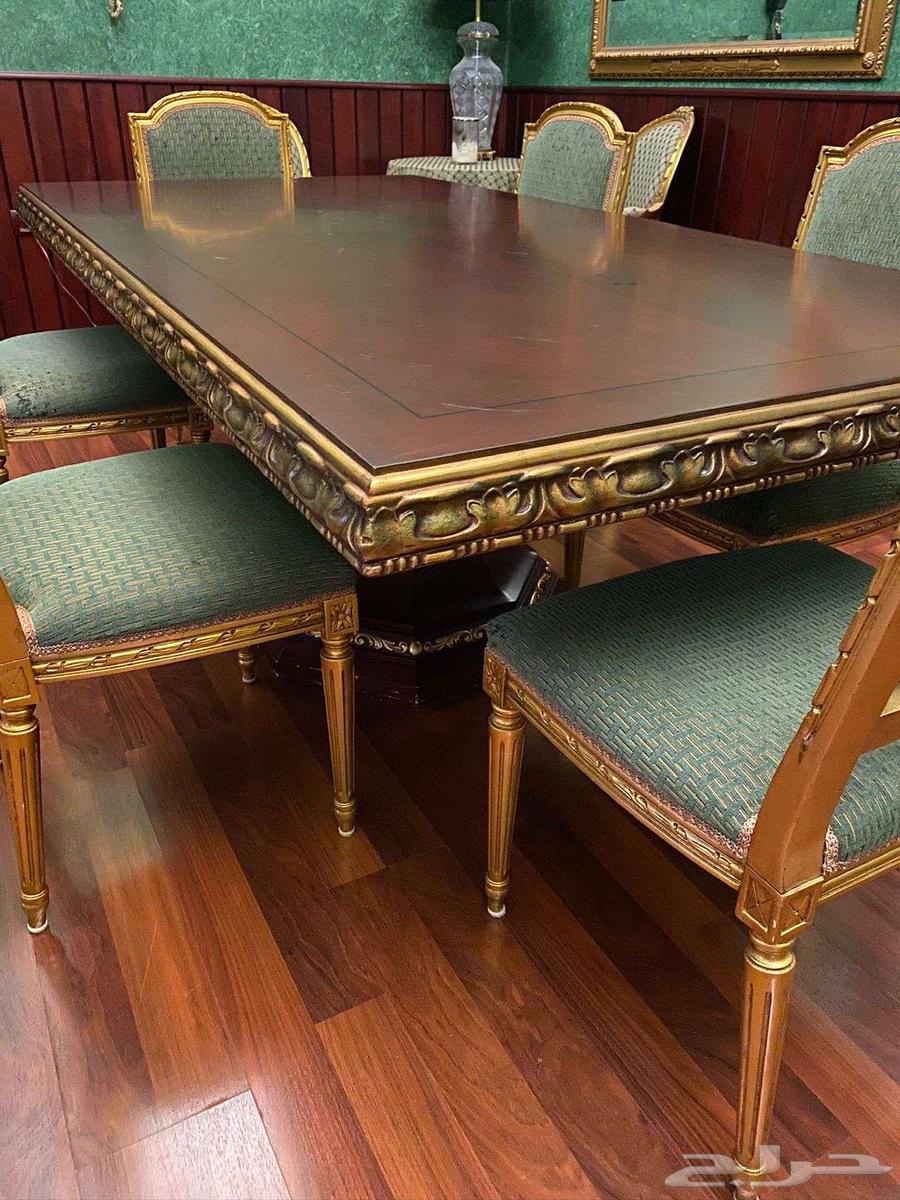 Classic dining table with 8 chairs64500049816962110