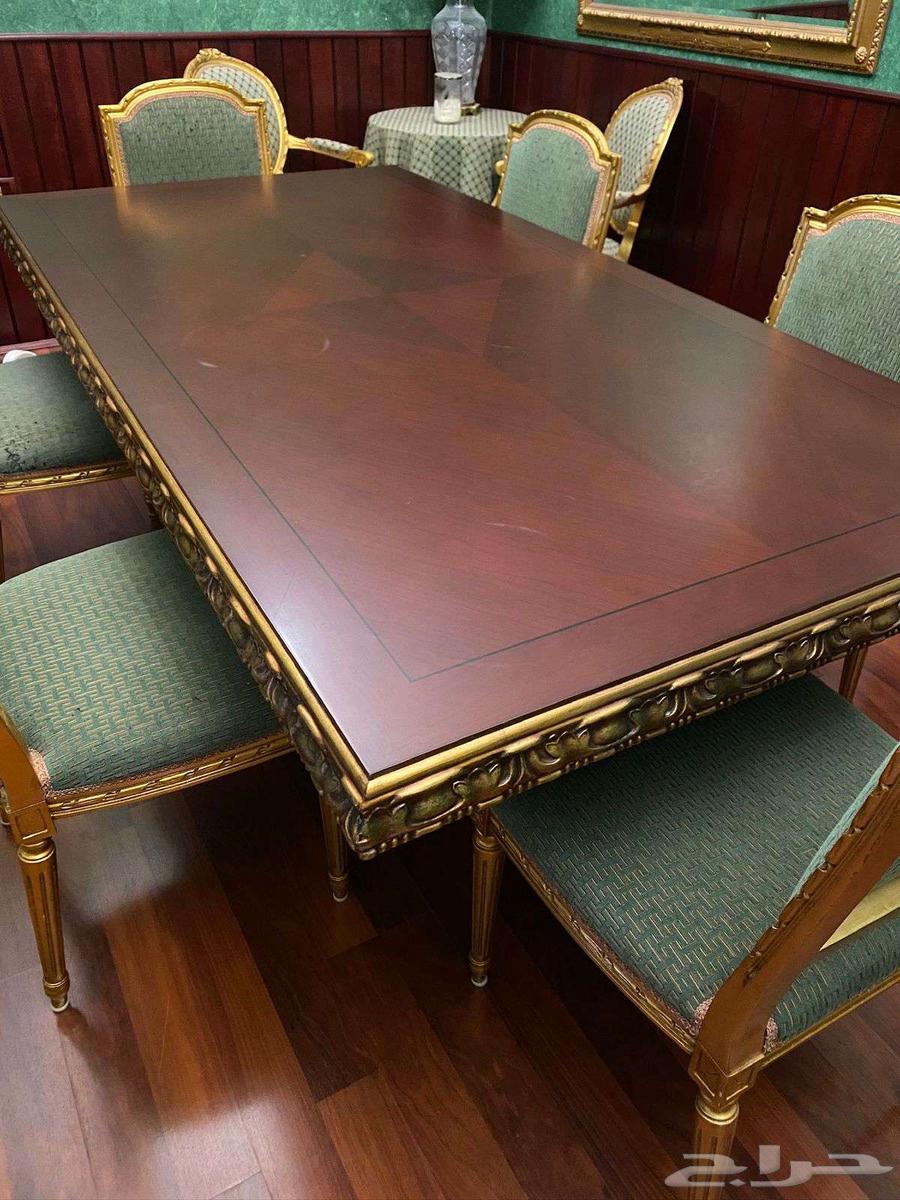 Classic dining table with 8 chairs64500049816962112