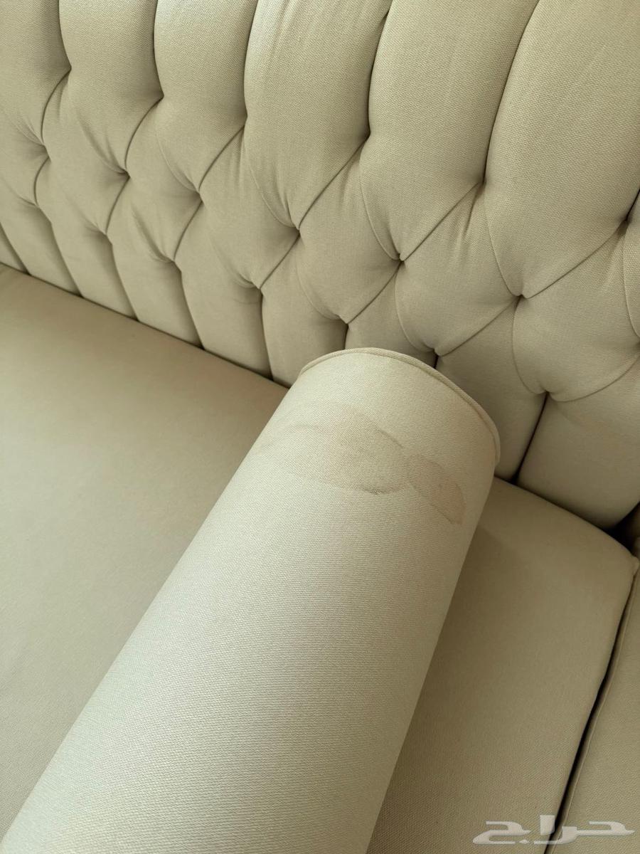 Sofas and tables64458438057859112