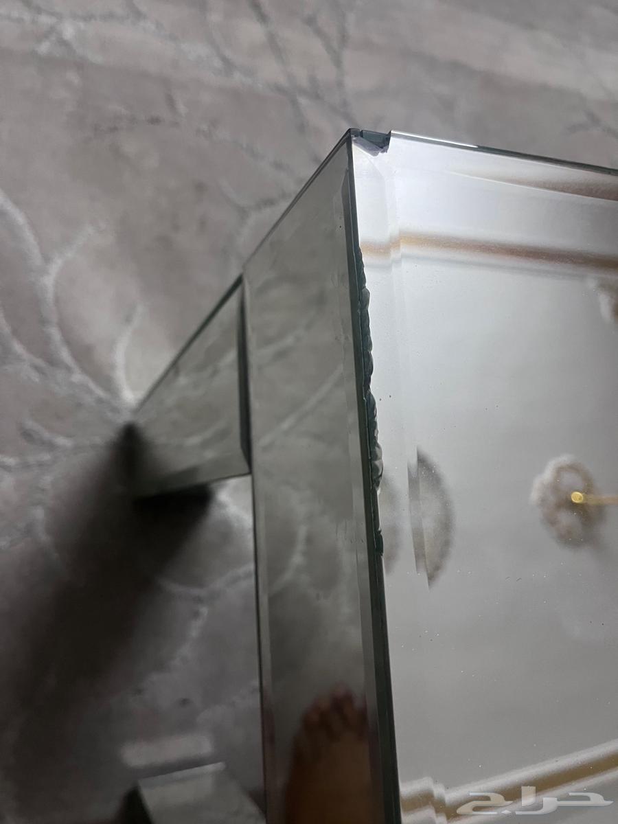 Durable glass tables64501684351618113