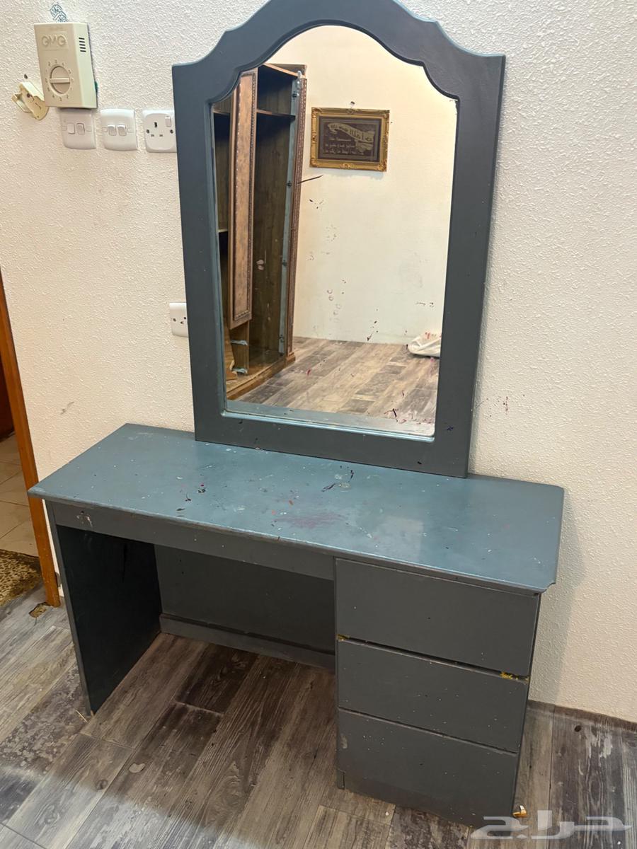 دولاب وكرسيين وتسريحه با 5064501907070466113