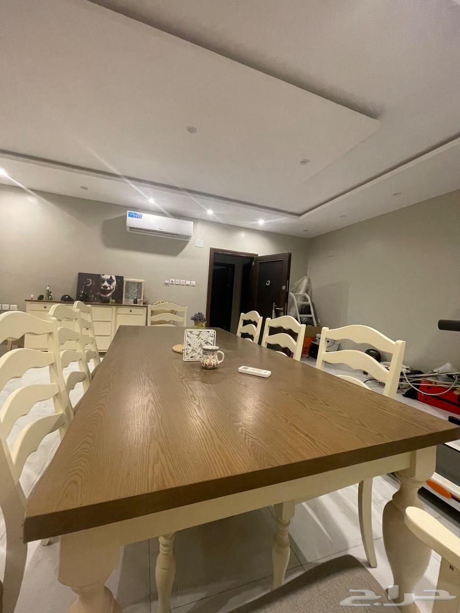 غرفة طعام 8 كراسي مع البوفيه لم تستخدم من هوم سنتر64502556553474111