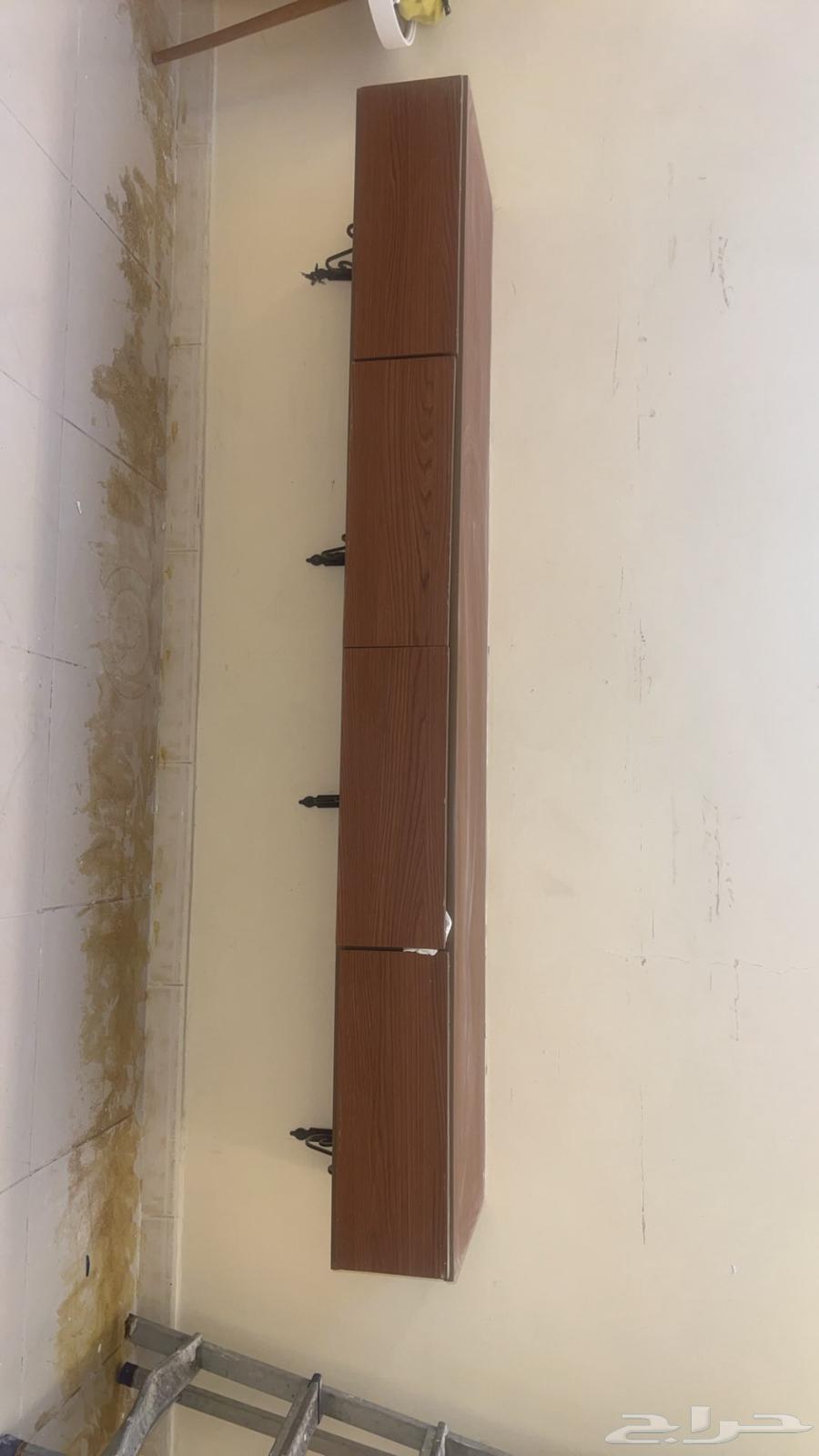 Two-meter-long wall screen table64499228780418110