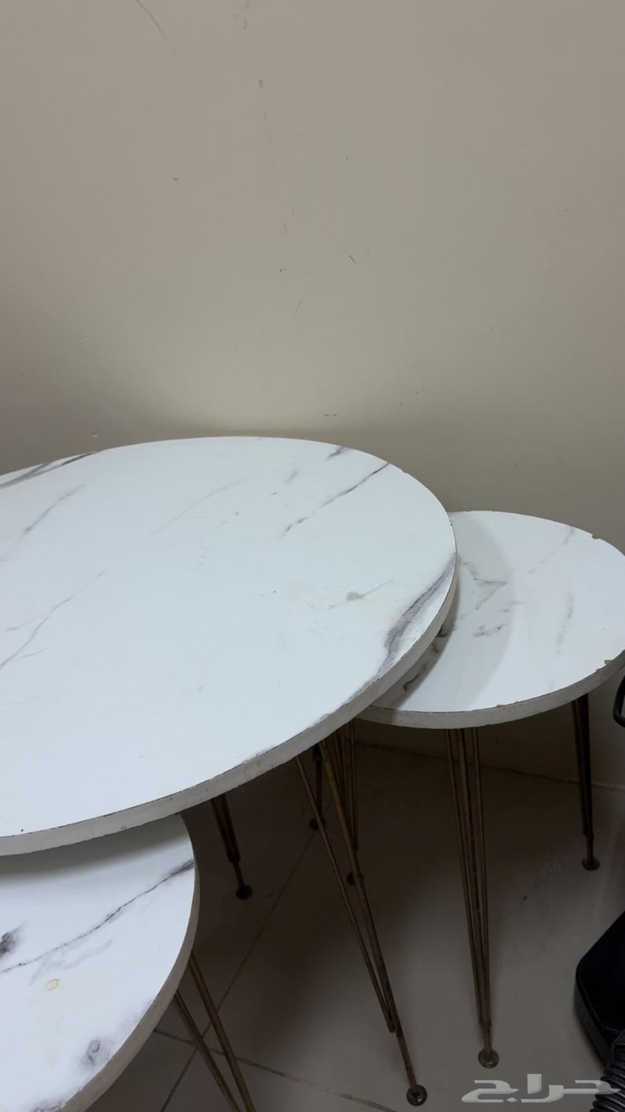 طاولة ضيافة للصالة 4 حبات بحالة جيدة64499884112257113